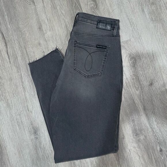 Calvin Klein Black Vintage Destructed High Rise Mom Ankle Jeans 25 - Picture 9 of 11